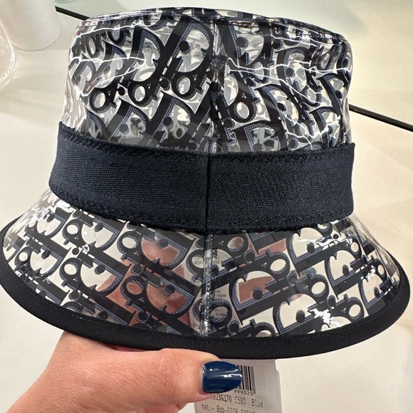 100% Authentic Christian Dior Bucket Hat in technical fabric - Picture 2 of 4